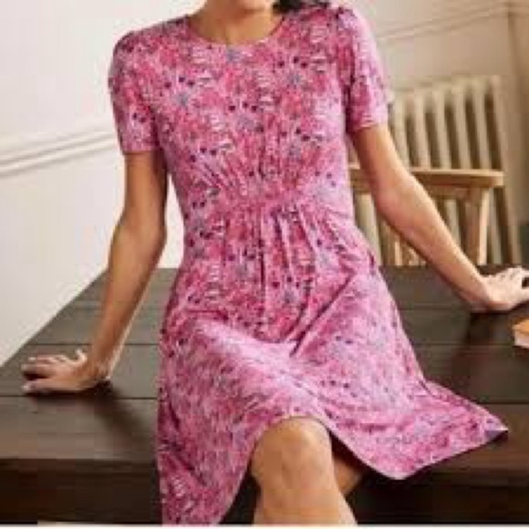 Boden Crew Neck Jersey Dress in Strawberry, Wildflower Bloom - Picture 2 of 6